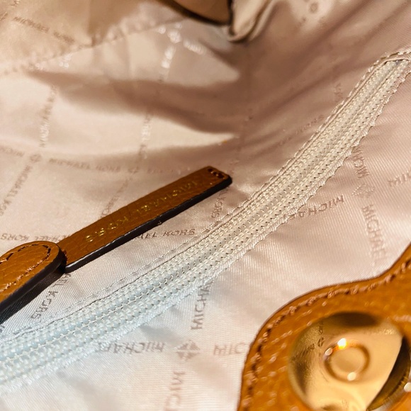 💜Michael Kors Vanilla Shoulder bag - Picture 9 of 11